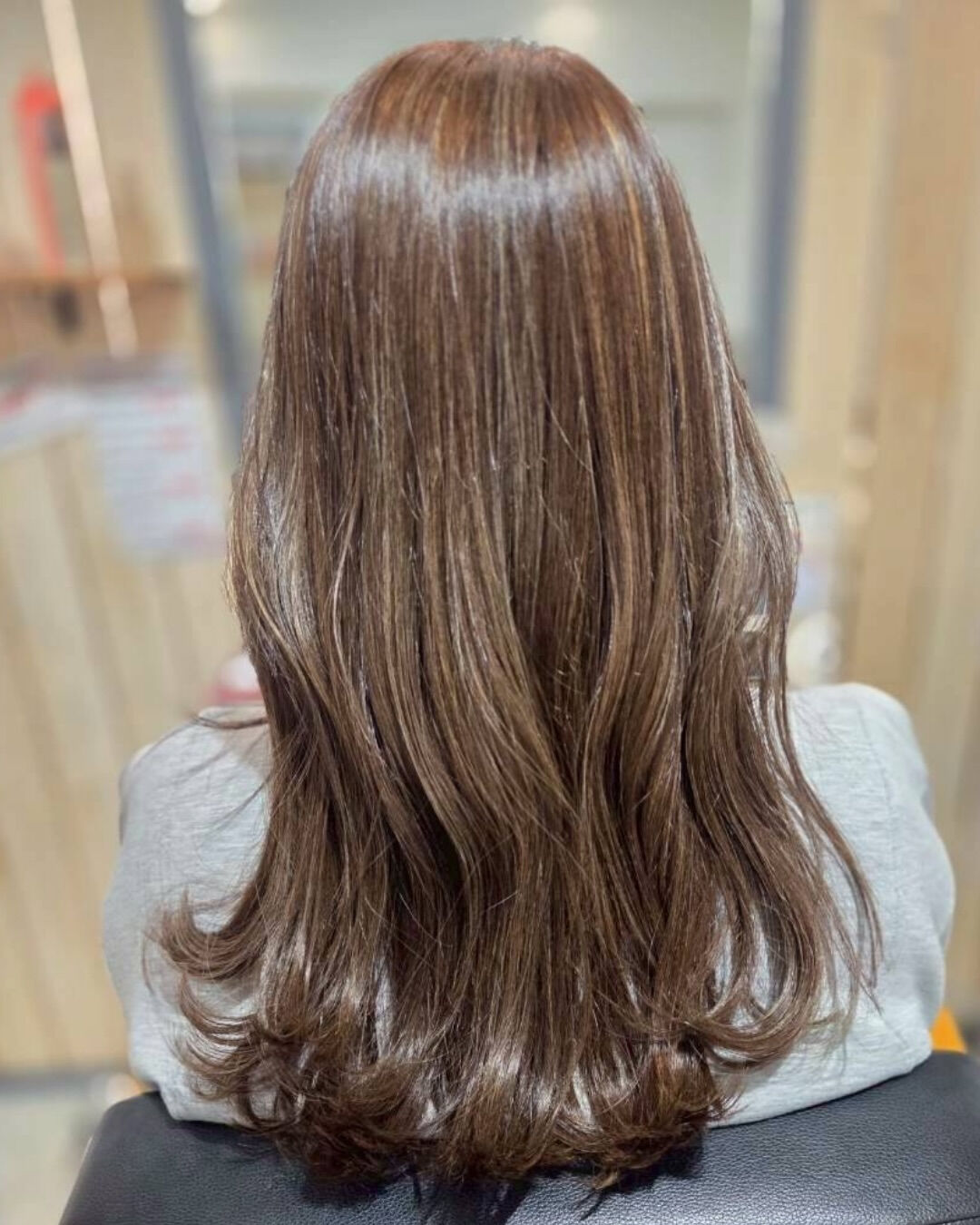 【光を味方にする、透明感白髪ぼかし】